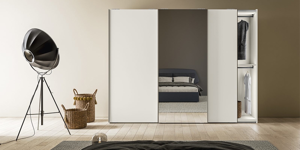 Logic tolóajtós gardróbszekrény